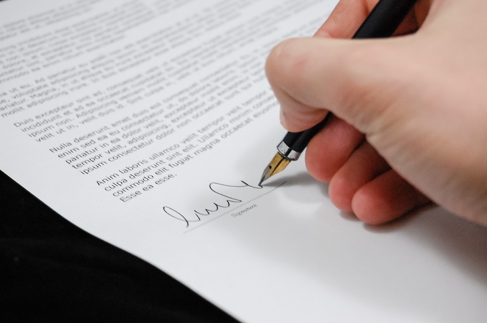 Signature d'un document de fusion et acquisition